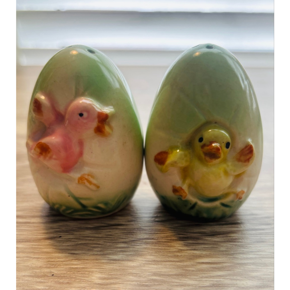 Vintage Mid Century Egg Shaped Salt and Pepper Shakers With Chicks Easter Spring